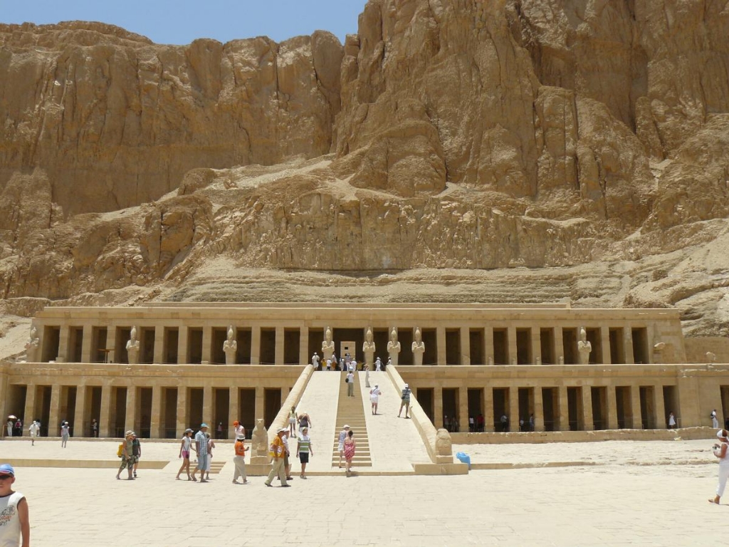 Chram-v-Luxoru